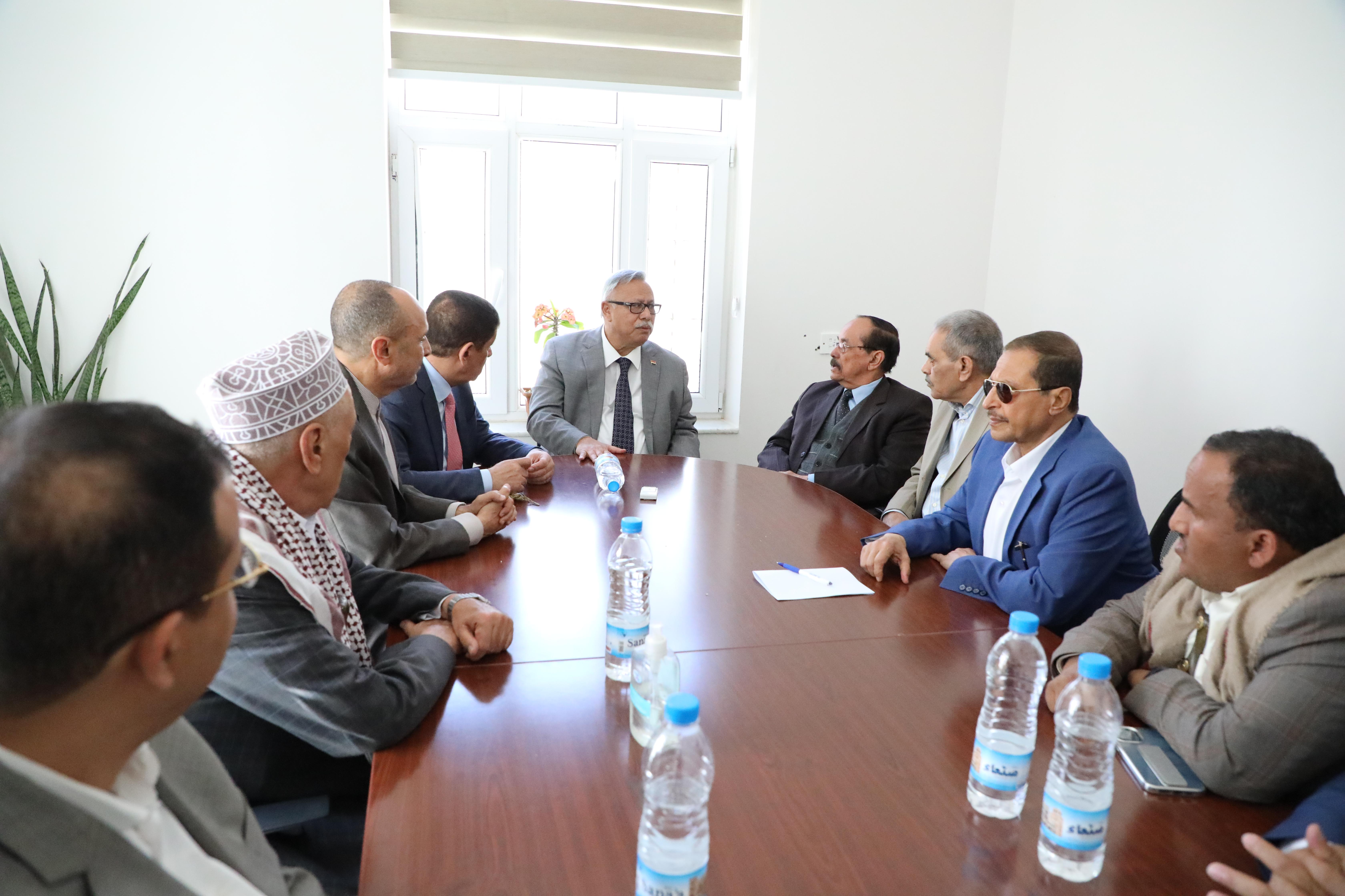 رئيسا مجلس الوزراء والشورى يزوران الغرفة التجارية الصناعية بأمانة العاصمة صنعاء