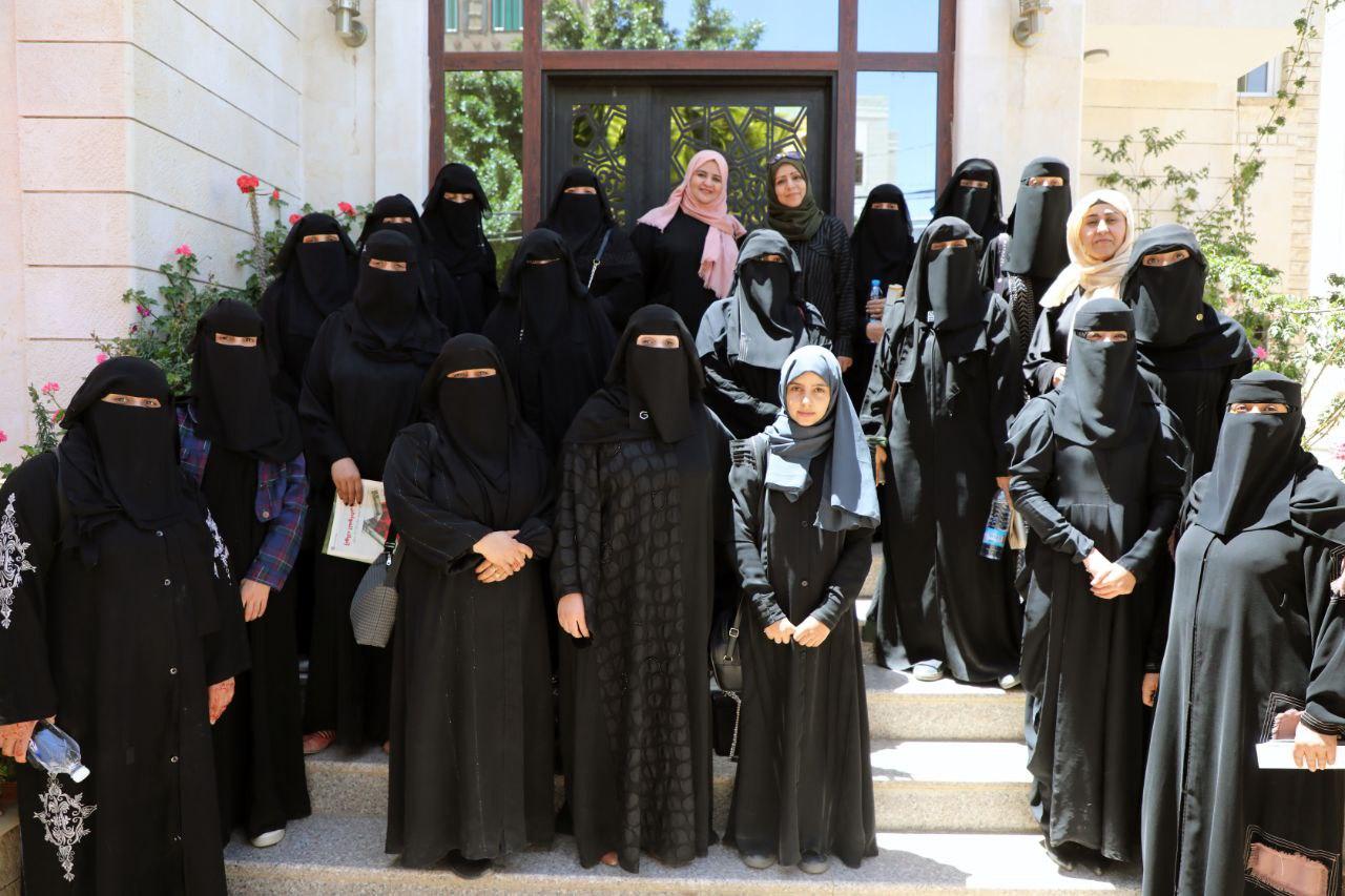 لقاء التعليمي للمتدربات في مشروع التمكين الاقتصادي للمرأة في اليمن مع سيدات الأعمال عضوات الغرفة