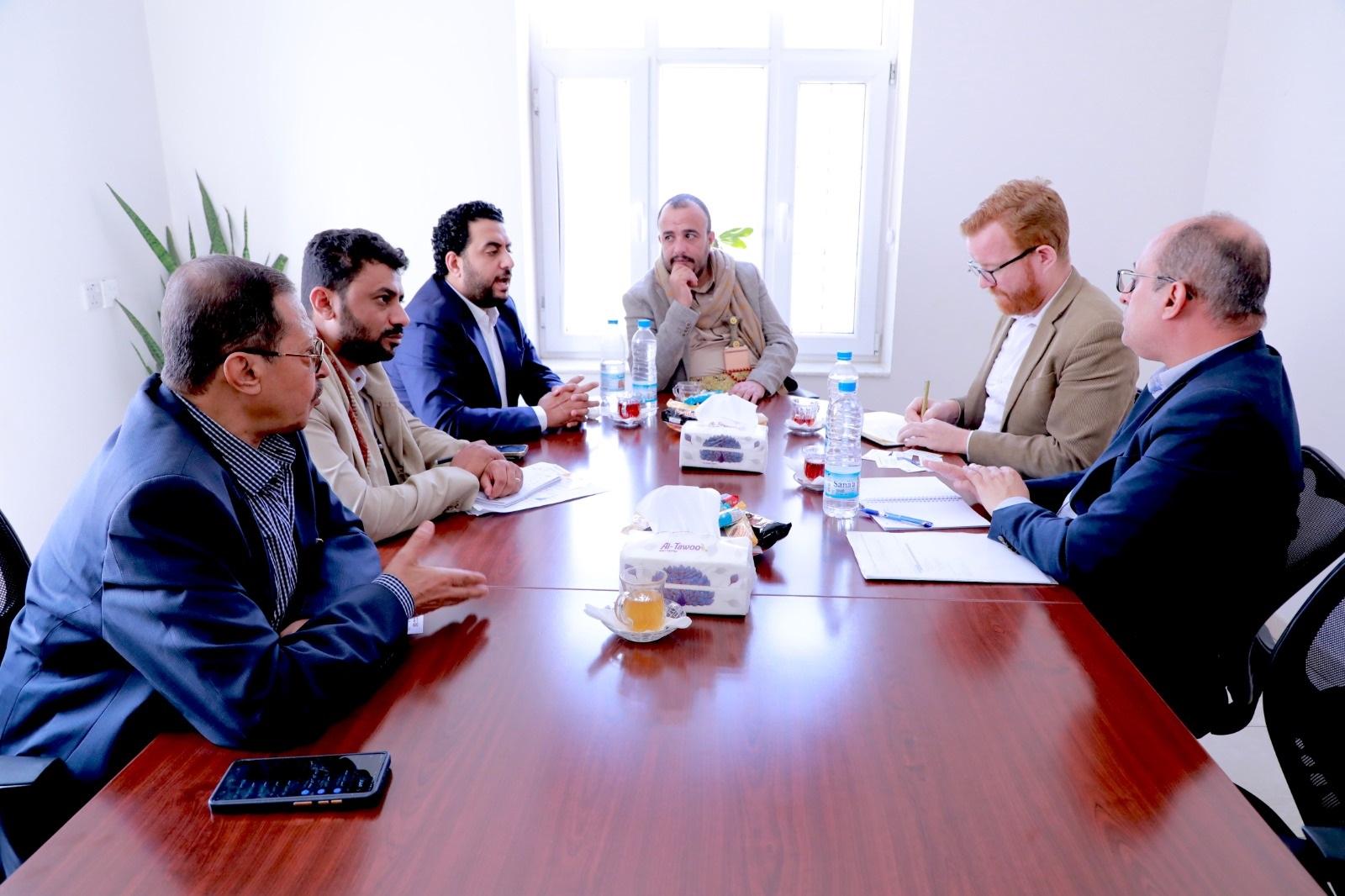 قيادة الغرفة تناقش مع كبير الاقتصاديين للمنسق المقيم في اليمن تعزيز التعاون مع القطاع الخاص