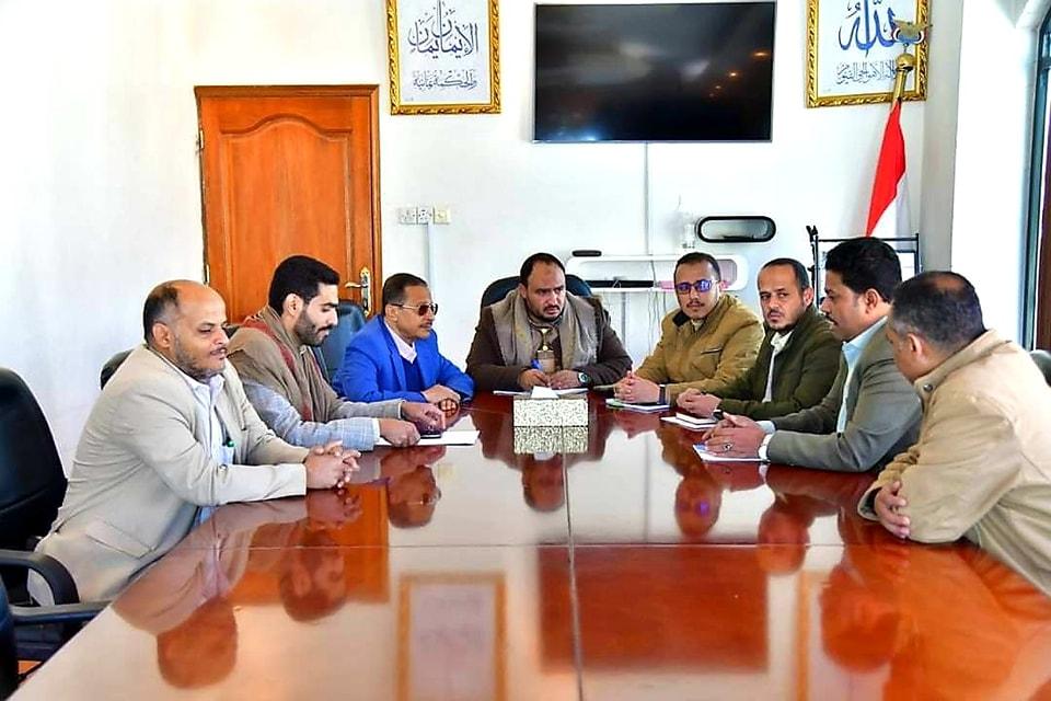 مناقشة تعزيز التعاون بين الغرفة التجارية الصناعية بأمانة العاصمة صنعاء حول إجراءات التحاسب الزكوي على قطاع المقاولين والموردين