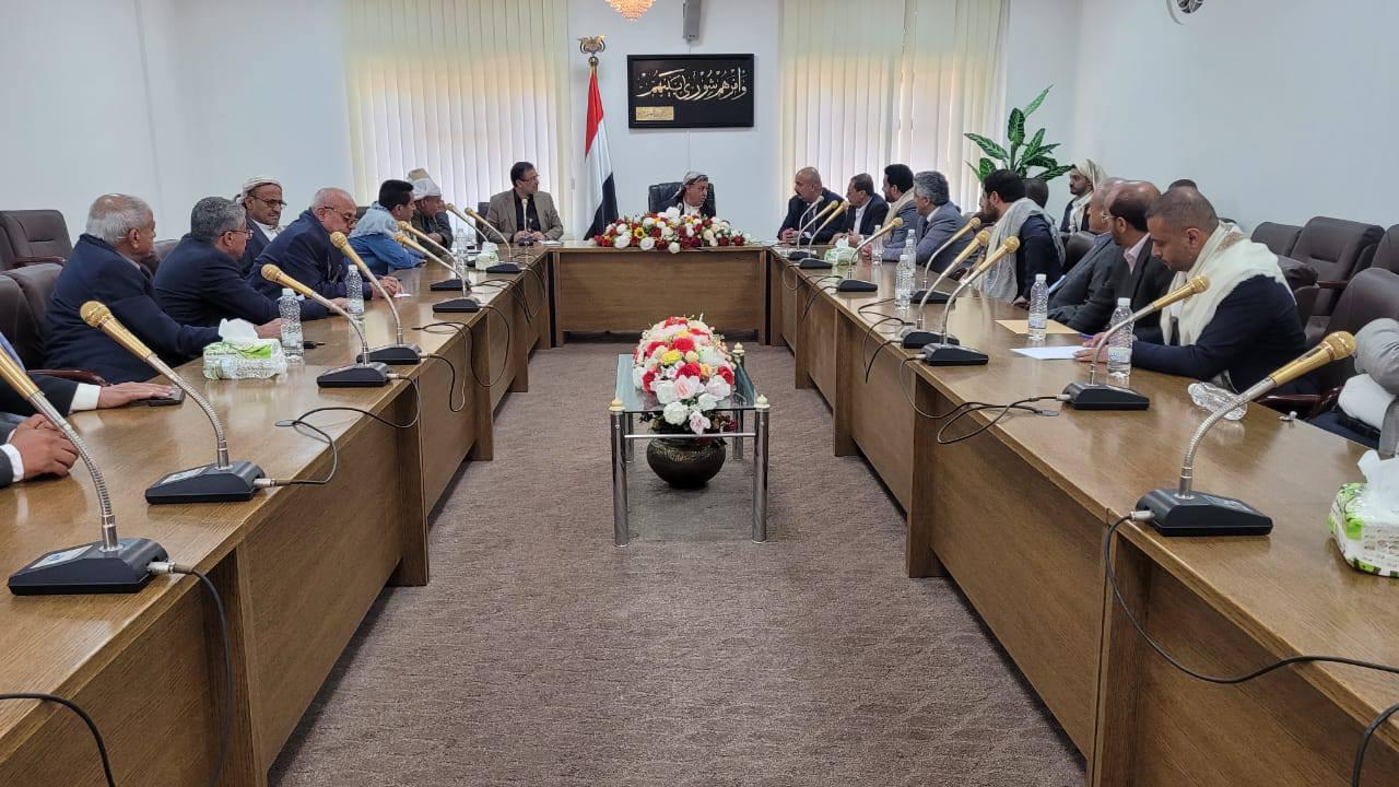 قيادة الغرفة التجارية الصناعية بأمانة العاصمة صنعاء تتفق مع مجلس النواب على تسوية الملفات الضريبية وتحفيز التوطين الصناعي