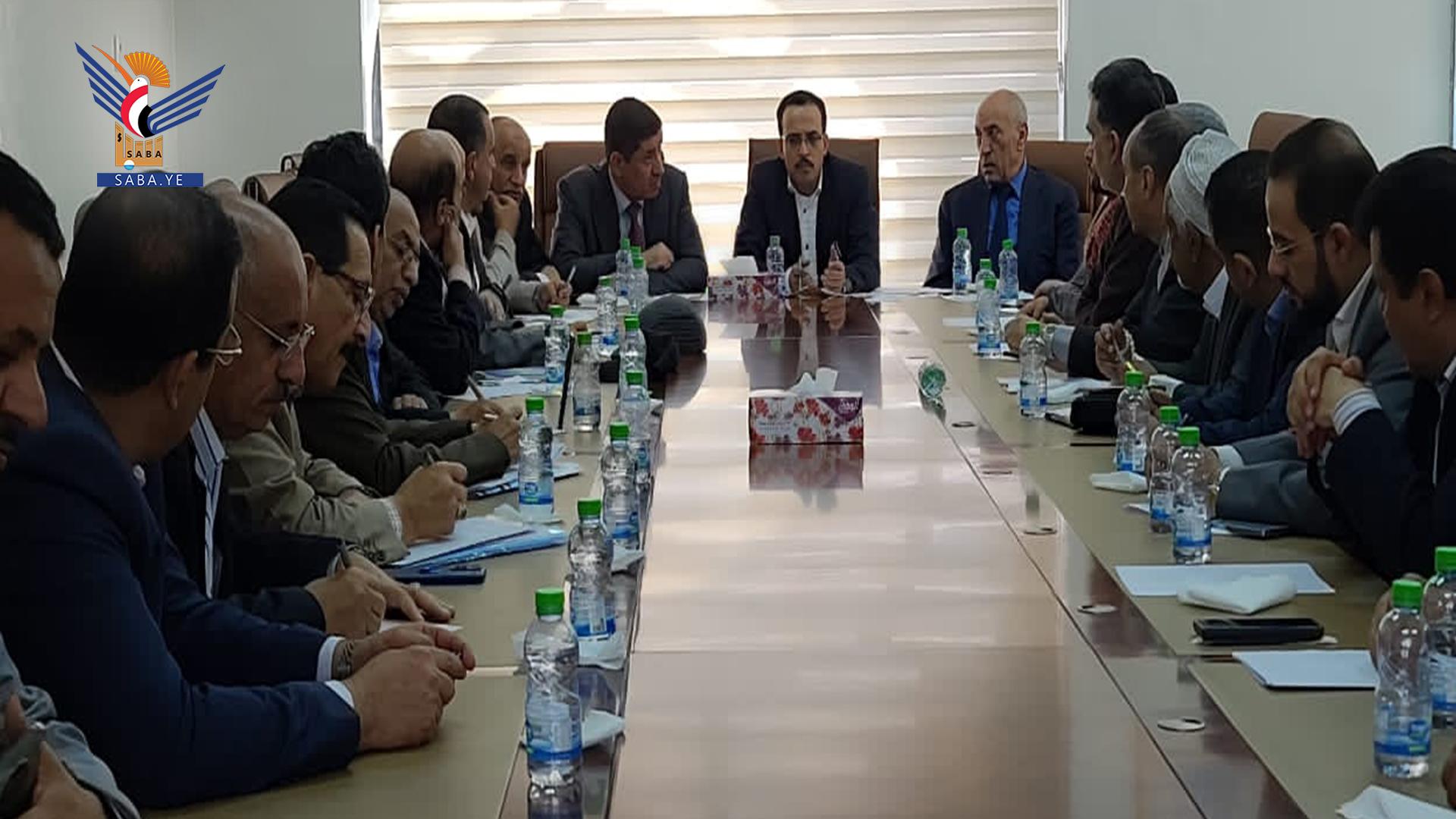 رئيس مصلحة الضرائب : قيادة الدولة تؤكد على تشجيع رأس المال الوطني وتقديم التسهيلات للتجار ورجال المال والأعمال
