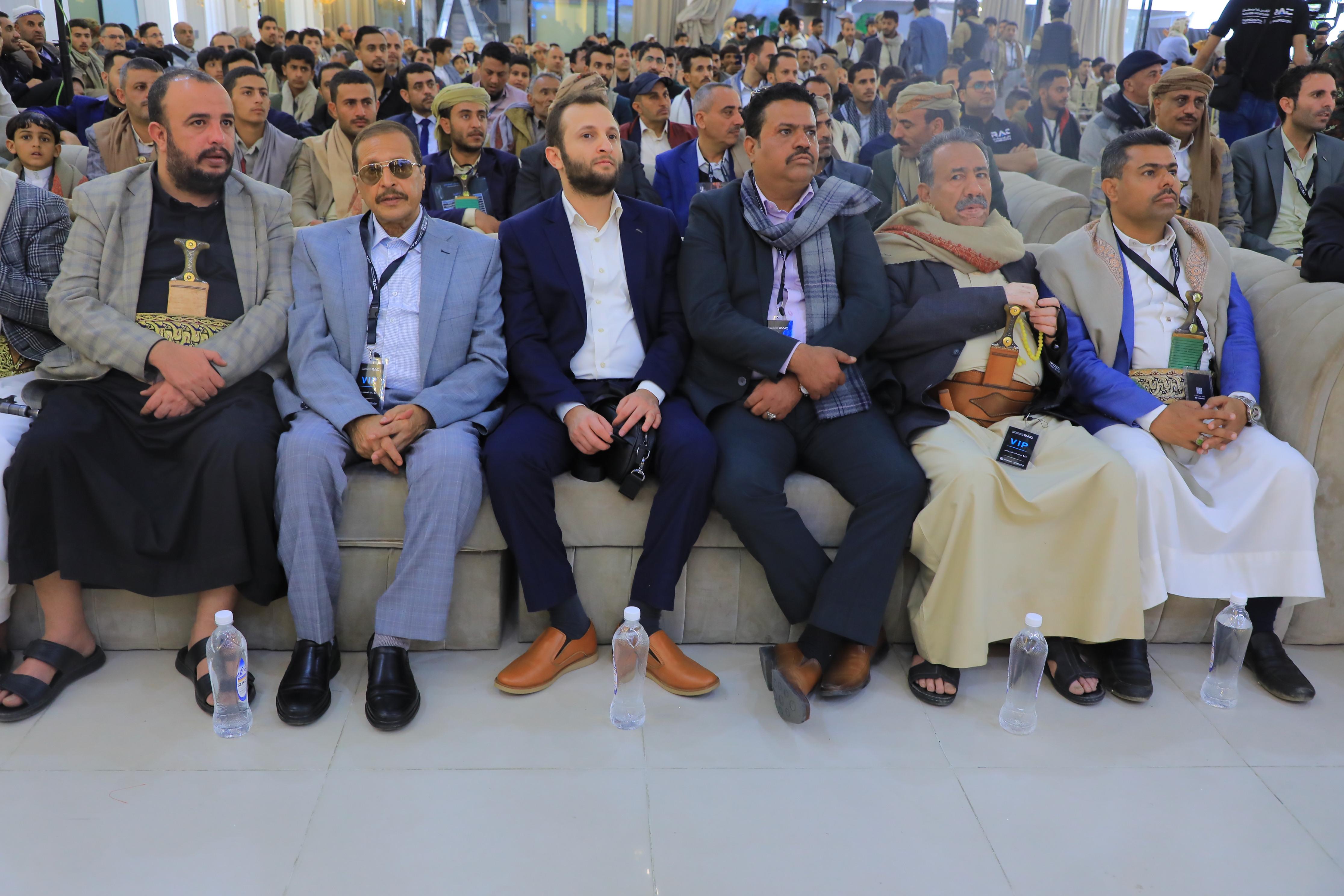 رئيس الغرفة التجارية الصناعية بأمانة العاصمة صنعاء يدشن انطلاق شركة "الراعبي اتو كارز" وسياراتها الكهربائية المخصصة للنقل والشحن في السوق اليمني