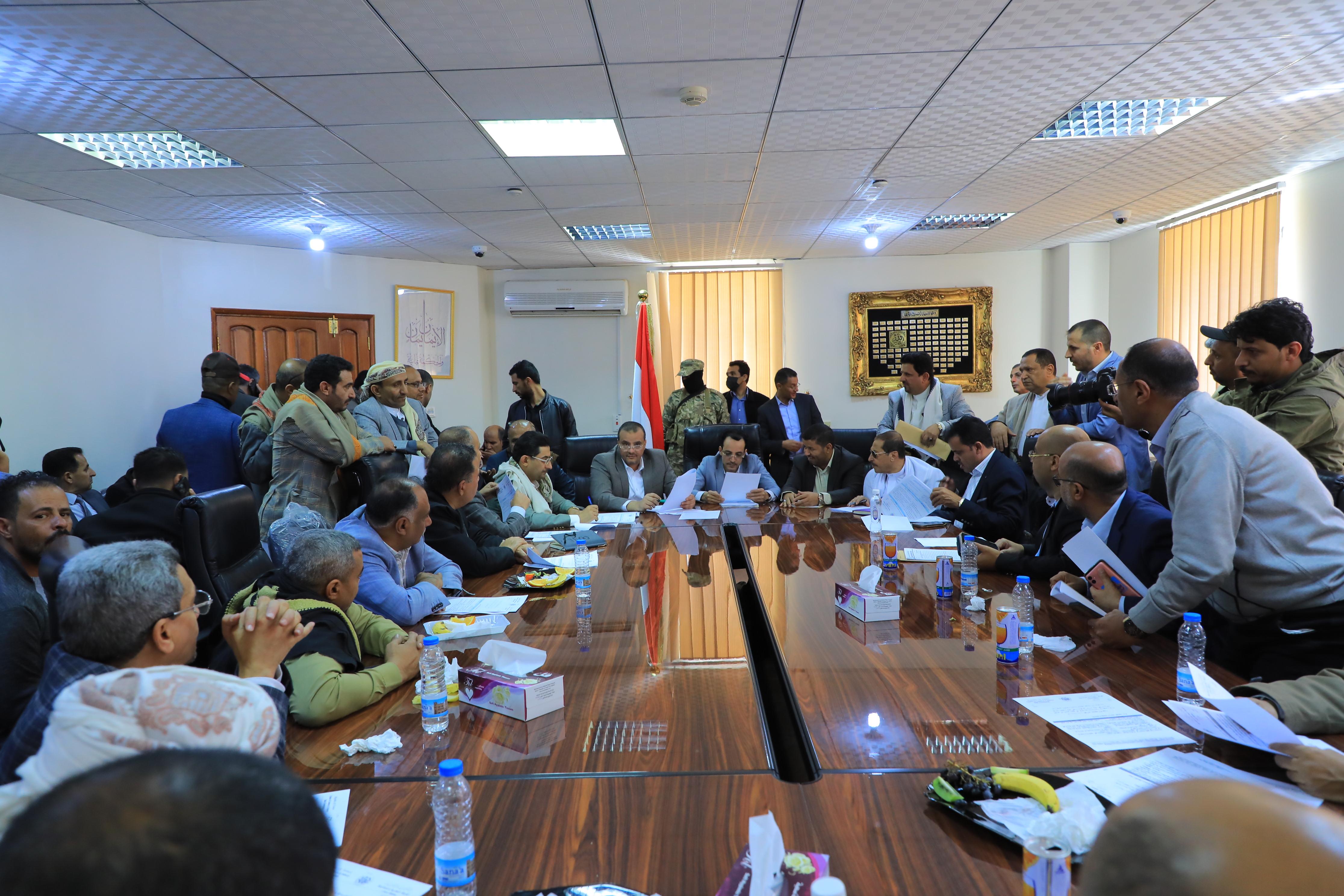 اللقاء التشاوري السابع بين الغرفة التجارية الصناعية بأمانة العاصمة صنعاء ووزارتي المالية والاقتصاد والصناعة والاستثمار  يقر تشكيل فريق مشترك لمعالجة معوقات الاستثمار وتوطين الصناعة المحلية