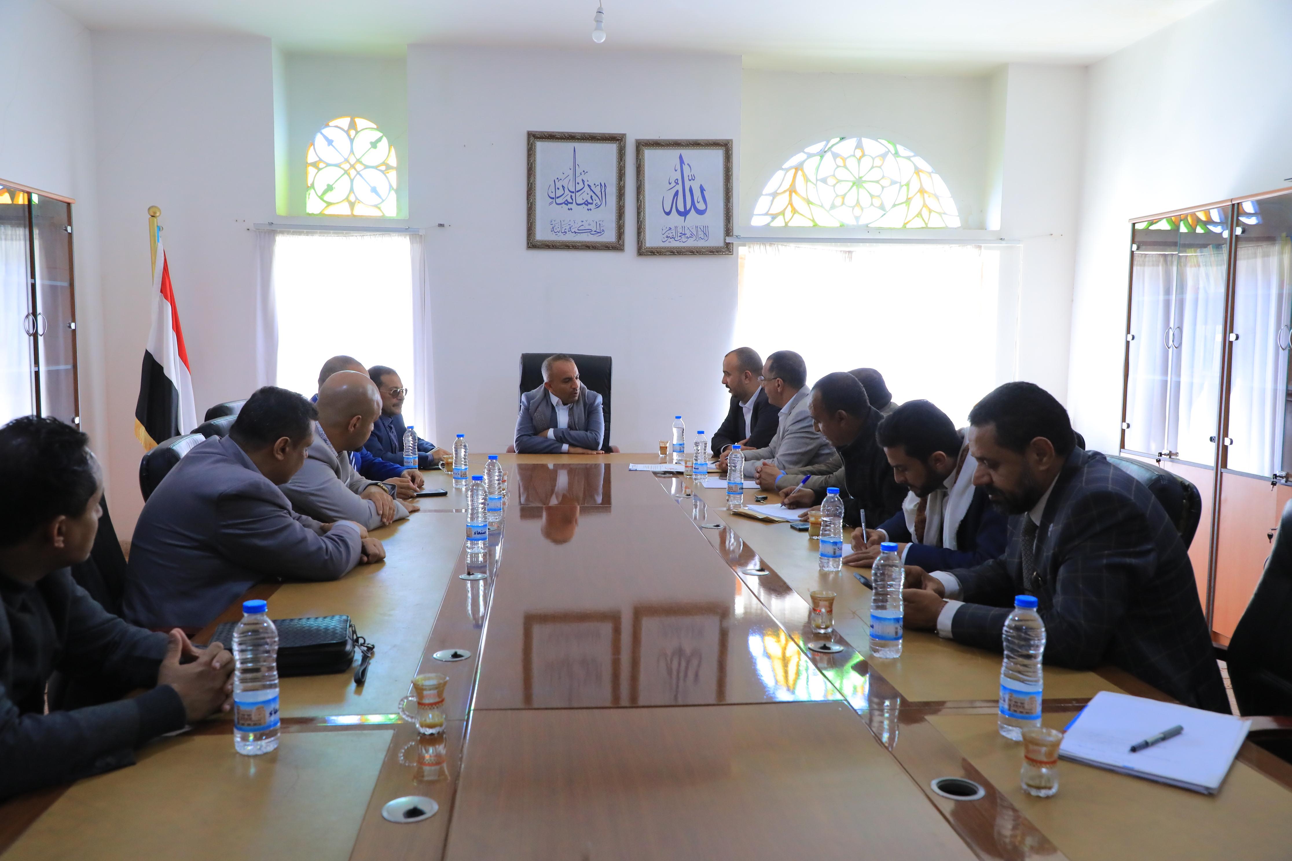 قيادة الغرفة التجارية الصناعية بأمانة العاصمة صنعاء تناقش مع معالي الدكتور الحوالي تعزيز التعاون في مجال التأمينات الاجتماعية وسبل تطويرها