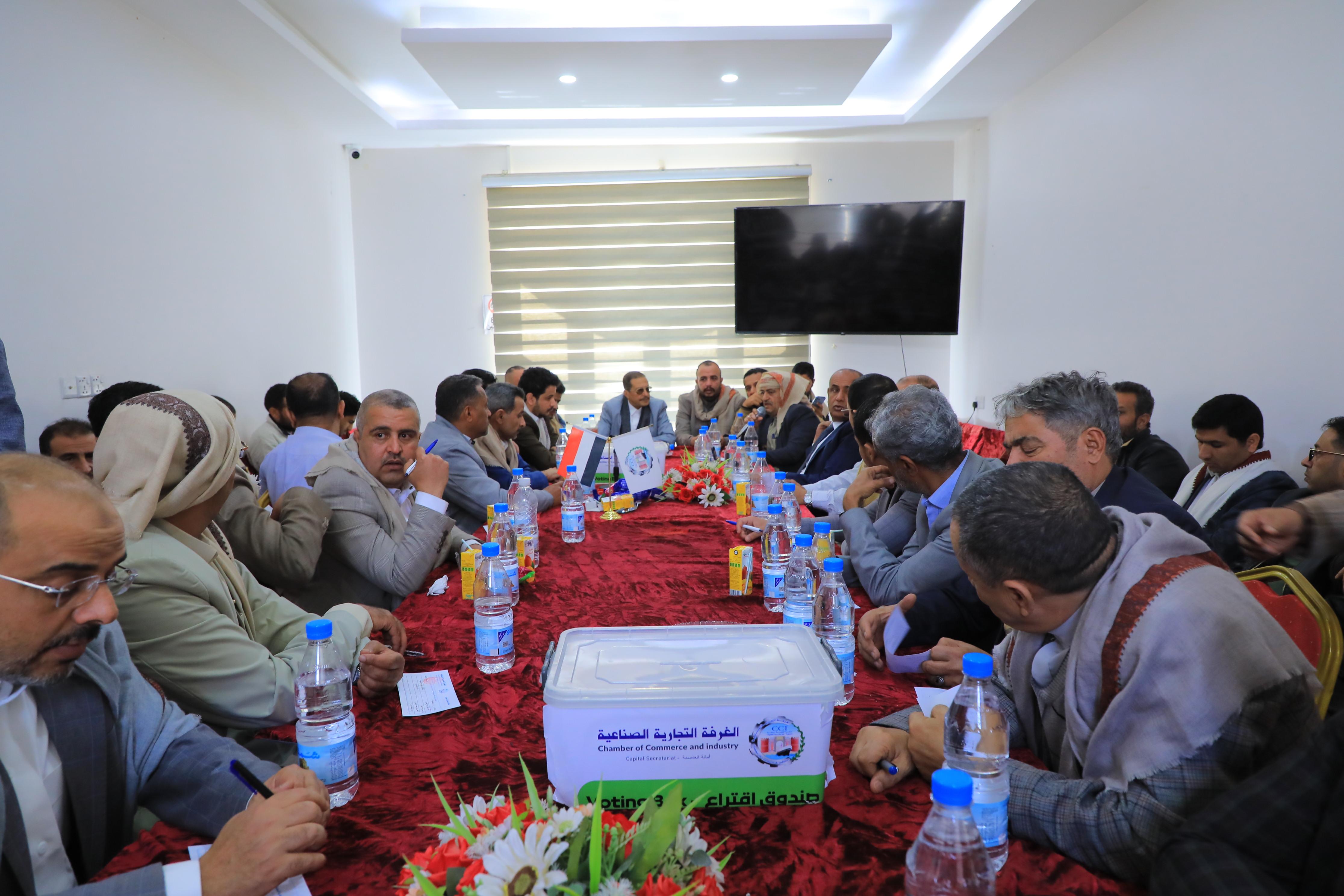 مصنعو البلاستيك والفيبر وموردي المواد الخام ومستلزماتهما الصناعية بالغرفة التجارية الصناعية بأمانة العاصمة صنعاء ينتخون هيئته إدارية للقطاع برئاسة سمير عبده بشر