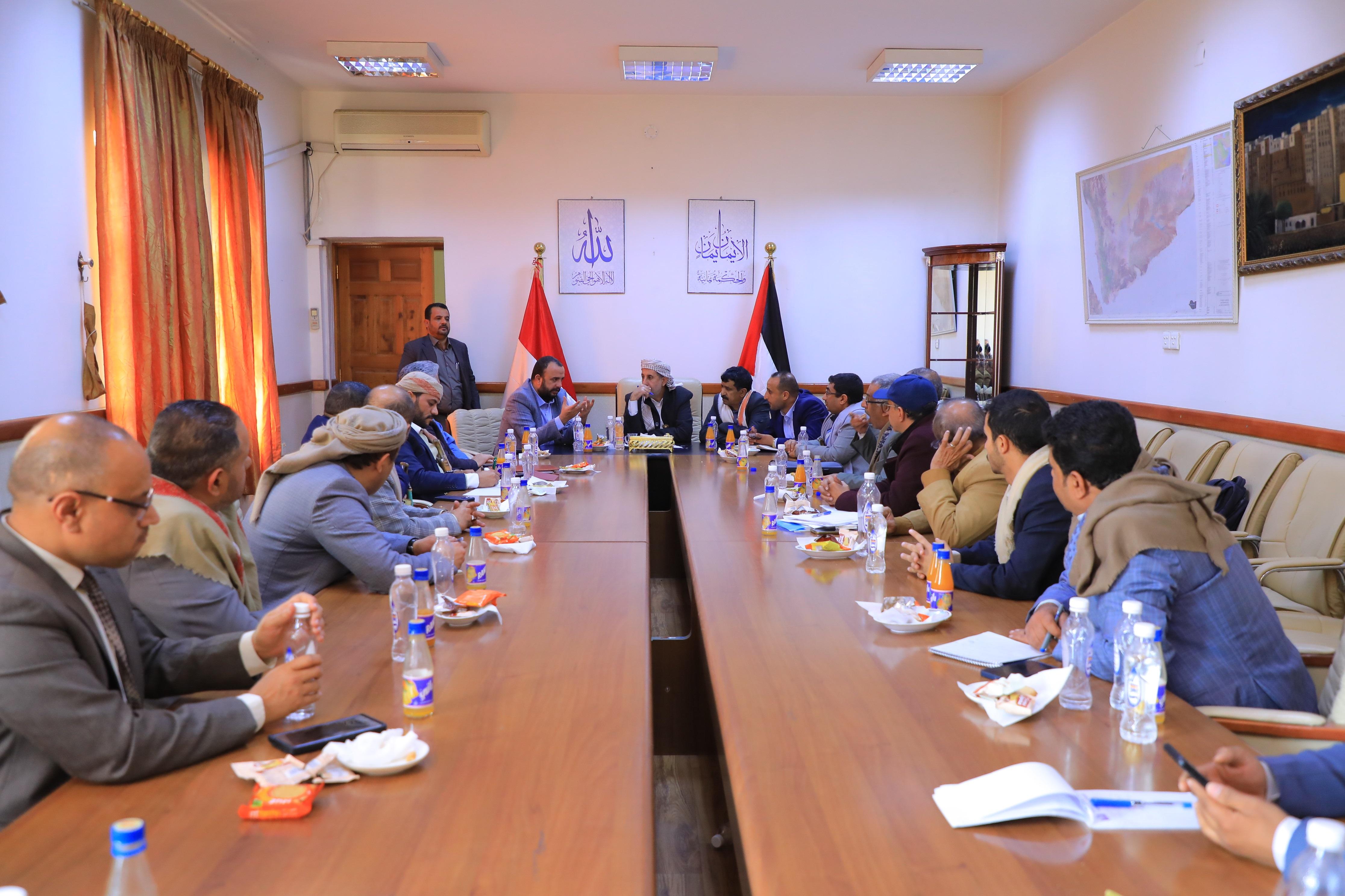 الهادي يناقش مع وزير النفط سبل تعزيز استثمارات القطاع الخاص في توطين "صناعة الرخام والجرانيت والسراميك" وآفاق تشجيعها