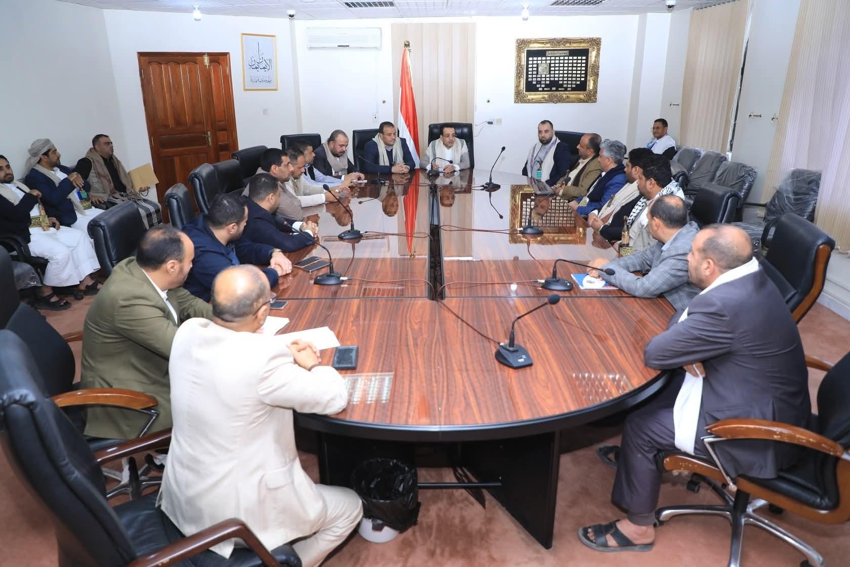 الاجتماع الأسبوعي بين الحكومة والقطاع الخاص يقر تكليف الغرفة بصياغة رؤية توافقية تهدف إلى تسويق المنتج المحلي ودعم الصناعة الوطنية للسيراميك