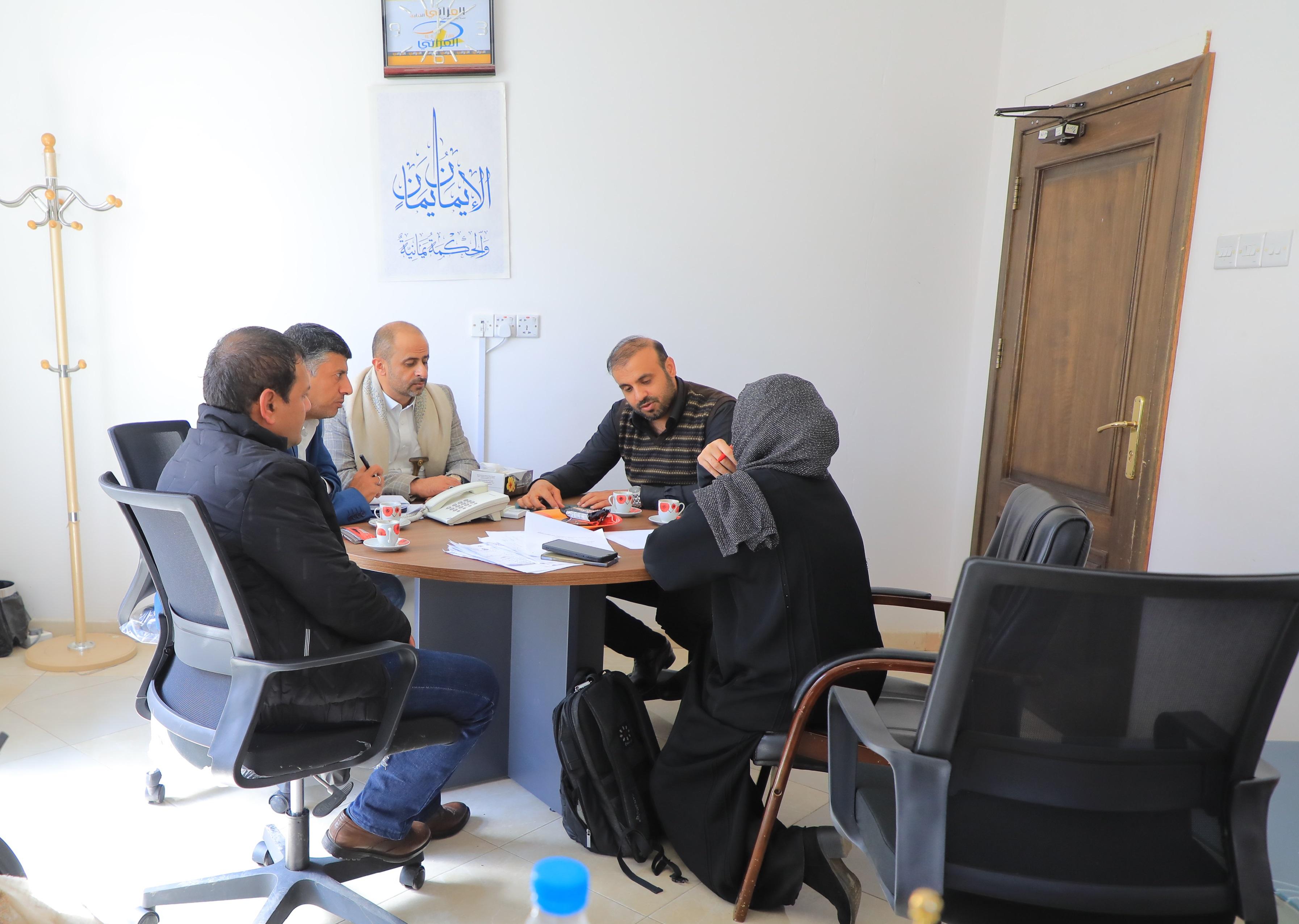 الغرفة التجارية والصناعية بأمانة العاصمة صنعاء والبنك المركزي يناقشان آليات اختيار الفائزين في جائزة التميز التجاري والصناعي لقطاع الخدمات المالية لعام 2025م